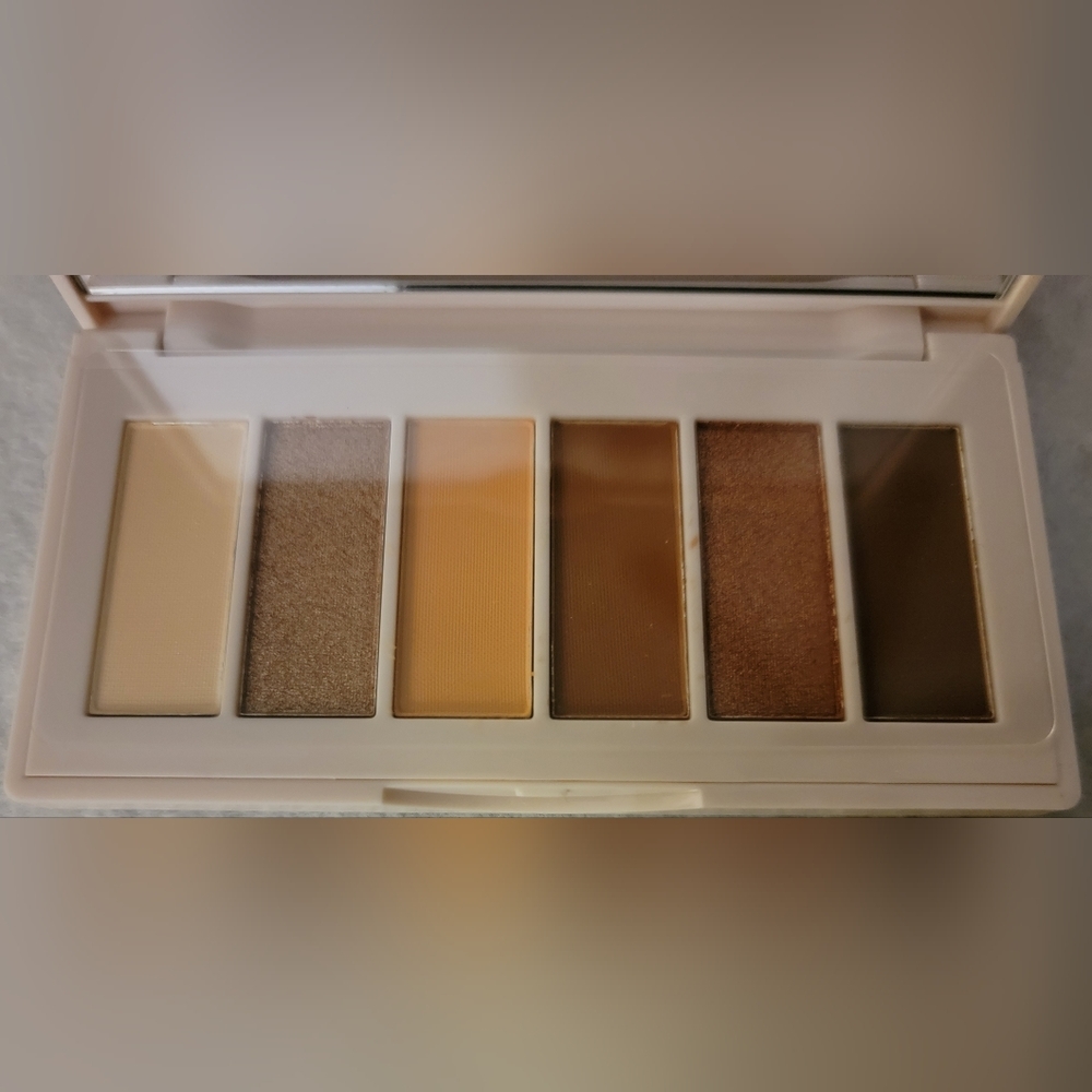 Colored Raine eyeshadow palette - Picture 3 of 3